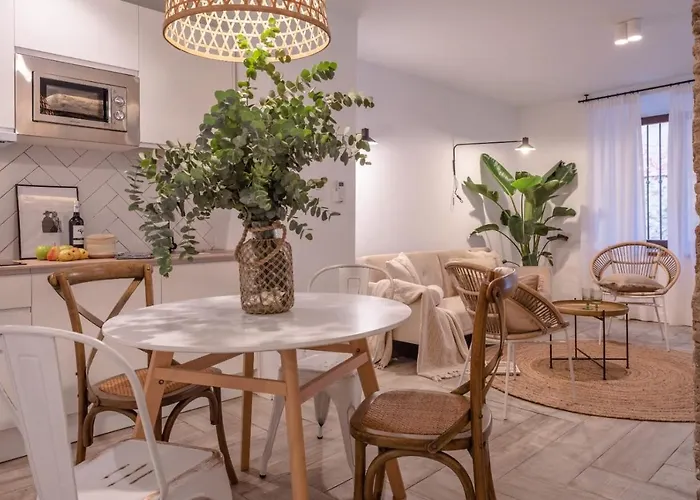 s Junto A Jardines Del Triunfo
